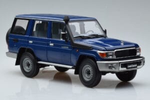 Toyota Land Cruiser J76 Blau Almost Real 1:18 870101 Druckguss — Bild 5 von 7