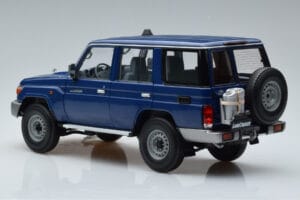 Toyota Land Cruiser J76 Blau Almost Real 1:18 870101 Druckguss — Bild 6 von 7
