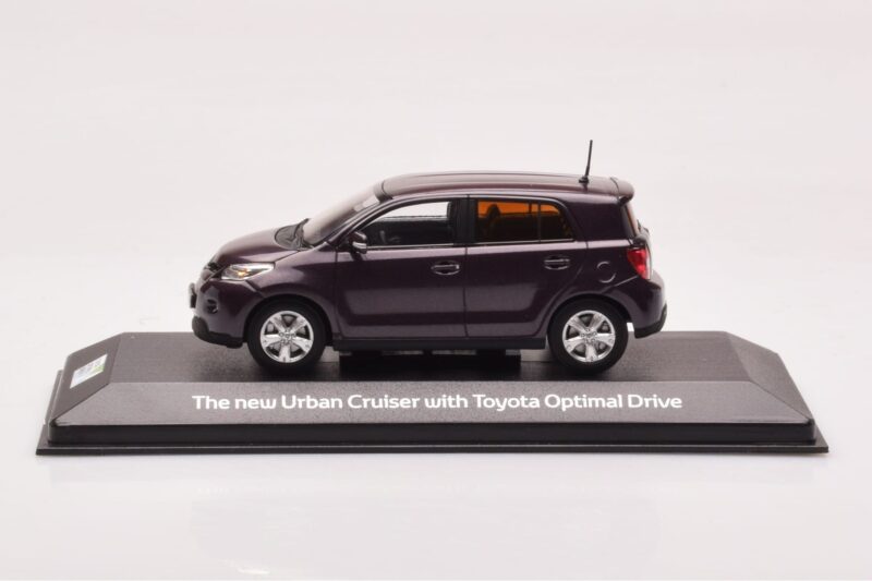 Toyota Urban Cruiser Violett Metallic Minichamps 1:43 403166963 Druckguss