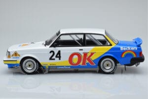 Volvo 240 Turbo Beckers #24 P.G. Andersson Nurburgring 1985 IXO 1:18 18RMC105A Druckguss — Bild 3 von 6
