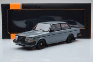 Volvo 240 Turbo Grau IXO 1:18 18CMC089 Druckguss — Bild 6 von 6