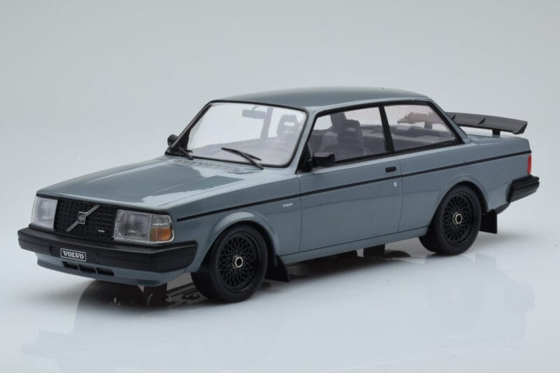 Volvo 240 Turbo Grau IXO 1:18 18CMC089 Druckguss