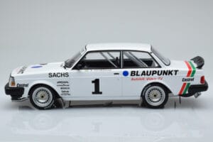 Volvo 240 Turbo IPS Racing Blaupunkt #1 P. Stureson DTM Zolder 1986 IXO 1:18 18RMC106 Druckguss — Bild 3 von 6
