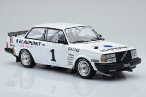 Volvo 240 Turbo IPS Racing Blaupunkt #1 P. Stureson DTM Zolder 1986 IXO 1:18 18RMC106 Druckguss — Bild 4 von 6