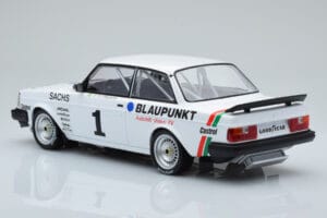 Volvo 240 Turbo IPS Racing Blaupunkt #1 P. Stureson DTM Zolder 1986 IXO 1:18 18RMC106 Druckguss — Bild 5 von 6