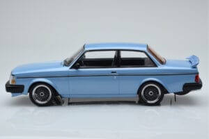 Volvo 240 Turbo Hellblau IXO 1:18 18MCC090 Druckguss — Bild 3 von 6