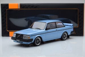 Volvo 240 Turbo Hellblau IXO 1:18 18MCC090 Druckguss — Bild 6 von 6