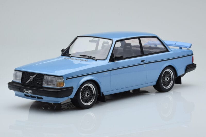 Volvo 240 Turbo Hellblau IXO 1:18 18MCC090 Druckguss