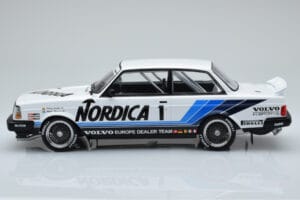 Volvo 240 Turbo Nordica #1 J. Cecotto / A. Olafsson ETCC Brno 1986 IXO 1:18 18RMC087 Druckguss — Bild 3 von 6