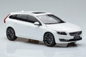 Volvo V60 D3 Crystal Weiss FAW 1:18 9430840 Druckguss — Bild 5 von 7