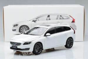 Volvo V60 D3 Crystal Weiss FAW 1:18 9430840 Druckguss — Bild 7 von 7