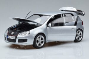 Volkswagen Golf GTI Mk5 Pirelli Edition Silber Norev 1:18 188425 Druckguss — Bild 2 von 7