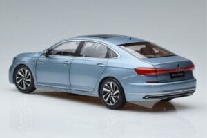 Volkswagen Passat B8 Blau FAW 1:18 ZVF000003A Druckguss — Bild 6 von 7