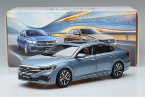 Volkswagen Passat B8 Blau FAW 1:18 ZVF000003A Druckguss — Bild 7 von 7