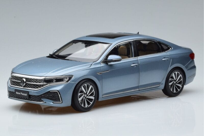 Volkswagen Passat B8 Blau FAW 1:18 ZVF000003A Druckguss