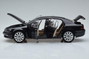 Volkswagen Phaeton V6 Mazeppa Grau Kyosho 1:18 08831MBK Druckguss — Bild 4 von 9
