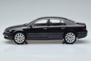 Volkswagen Phaeton V6 Mazeppa Grau Kyosho 1:18 08831MBK Druckguss — Bild 5 von 9