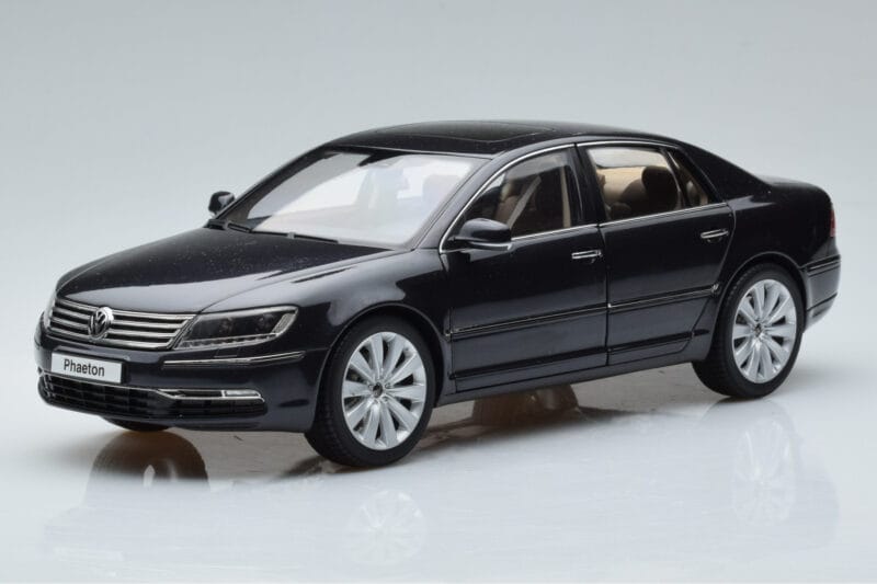 Volkswagen Phaeton V6 Mazeppa Grau Kyosho 1:18 08831MBK Druckguss