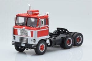 White 7400 Rot Silber IXO 1:43 TR170 Druckguss