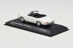 Alfa Romeo 1750 Spider Veloce Weiß Minichamps 1:43 400120530 Druckguss — Bild 3 von 4