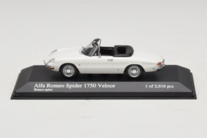 Alfa Romeo 1750 Spider Veloce Weiß Minichamps 1:43 400120530 Druckguss