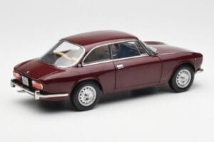 Alfa Romeo 2000 GTV Kastanienrot Norev 1:18 187916 Druckguss — Bild 3 von 8