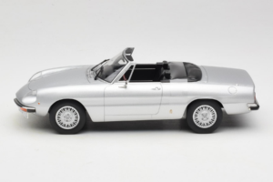 Alfa Romeo 2000 Spider Silber Norev 1:18 187884 Druckguss — Bild 3 von 6