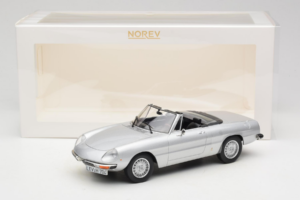 Alfa Romeo 2000 Spider Silber Norev 1:18 187884 Druckguss — Bild 6 von 6