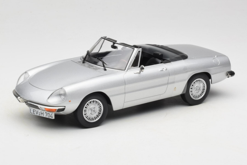 Alfa Romeo 2000 Spider Silber Norev 1:18 187884 Druckguss