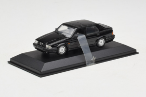 Alfa Romeo 75 3.0 V6 Schwarz Minichamps 1:43 403120463 Druckguss — Bild 2 von 4
