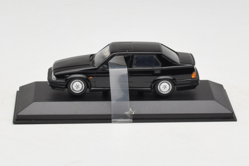 Alfa Romeo 75 3.0 V6 Schwarz Minichamps 1:43 403120463 Druckguss
