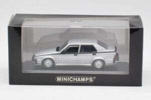 Alfa Romeo 75 3.0 V6 Silber Minichamps 1:43 400120461 Druckguss — Bild 4 von 4