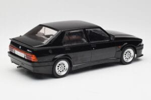 Alfa Romeo 75 Turbo Evoluzione Schwarz MCG 1:18 MCG18429 Druckguss — Bild 2 von 6