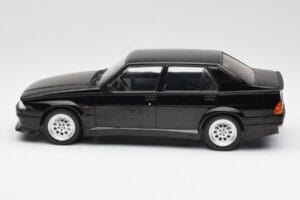 Alfa Romeo 75 Turbo Evoluzione Schwarz MCG 1:18 MCG18429 Druckguss — Bild 3 von 6