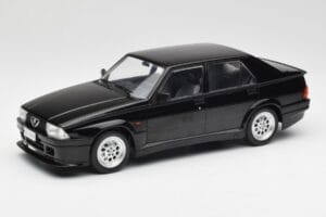 Alfa Romeo 75 Turbo Evoluzione Schwarz MCG 1:18 MCG18429 Druckguss