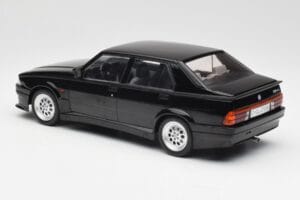 Alfa Romeo 75 Turbo Evoluzione Schwarz MCG 1:18 MCG18429 Druckguss — Bild 5 von 6