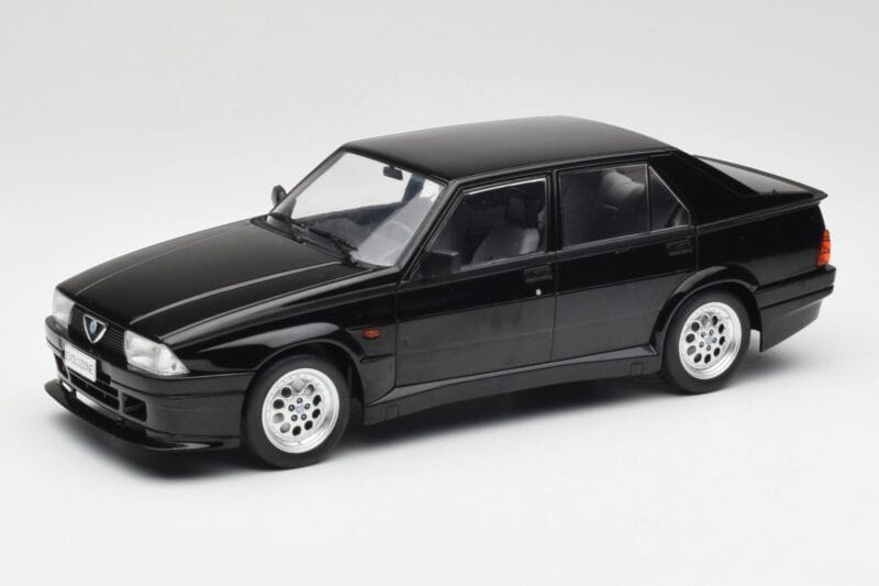 Alfa Romeo 75 Turbo Evoluzione Schwarz MCG 1:18 MCG18429 Druckguss