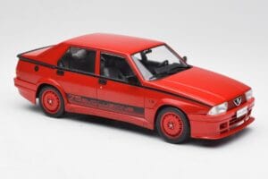 Alfa Romeo 75 Turbo Evoluzione Rot MCG 1:18 MCG18428 Druckguss — Bild 4 von 6