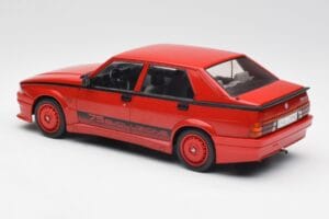 Alfa Romeo 75 Turbo Evoluzione Rot MCG 1:18 MCG18428 Druckguss — Bild 5 von 6