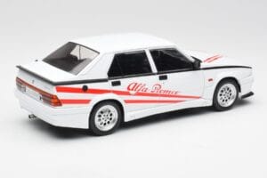 Alfa Romeo 75 Turbo Evoluzione Weiß MCG 1:18 MCG18430 Druckguss — Bild 2 von 6