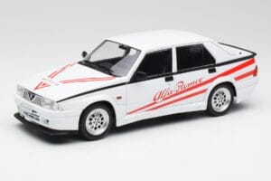 Alfa Romeo 75 Turbo Evoluzione Weiß MCG 1:18 MCG18430 Druckguss