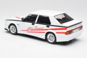 Alfa Romeo 75 Turbo Evoluzione Weiß MCG 1:18 MCG18430 Druckguss — Bild 5 von 6