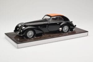 Alfa Romeo 8C 2900B Lungo Schwarz Minichamps 1:18 100120421 Druckguss — Bild 3 von 8