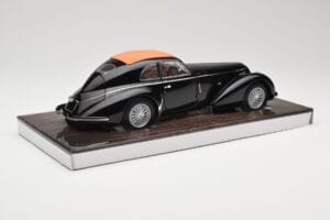 Alfa Romeo 8C 2900B Lungo Schwarz Minichamps 1:18 100120421 Druckguss — Bild 4 von 8