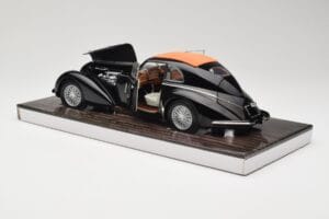 Alfa Romeo 8C 2900B Lungo Schwarz Minichamps 1:18 100120421 Druckguss — Bild 5 von 8