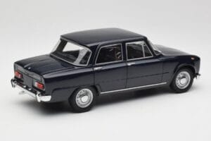 Alfa Romeo Giulia 1300 Blau Minichamps 1:18 180120905 Druckguss — Bild 3 von 8