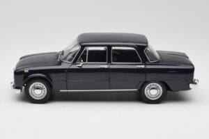 Alfa Romeo Giulia 1300 Blau Minichamps 1:18 180120905 Druckguss — Bild 4 von 8
