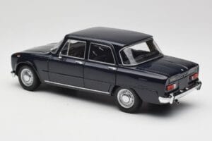 Alfa Romeo Giulia 1300 Blau Minichamps 1:18 180120905 Druckguss — Bild 7 von 8