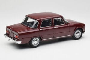 Alfa Romeo Giulia 1300 Dunkelrot Minichamps 1:18 180120906 Druckguss — Bild 3 von 8