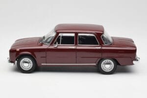 Alfa Romeo Giulia 1300 Dunkelrot Minichamps 1:18 180120906 Druckguss — Bild 4 von 8